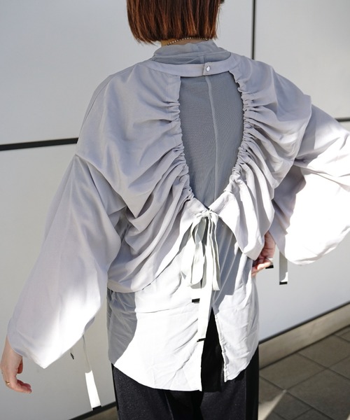 AULA AILA(アウラアイラ)の「AULA AILA(アウラ アイラ)別注バックデザインブラウス(シャツ/ブラウス・レディース・グレー/ブルー・FREE)」の13枚目の写真