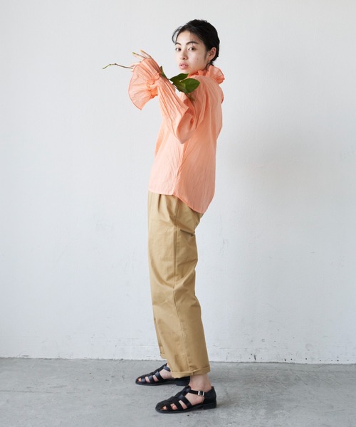 Libra Cue(リブラ キュー)の「”ベーシックチノパンツ” すっきりシルエットの定番チノボトム、トップスを選ばずオールシーズン着用可(チノパンツ・レディース・ベージュ/ネイビー・FREE)」の3枚目の写真