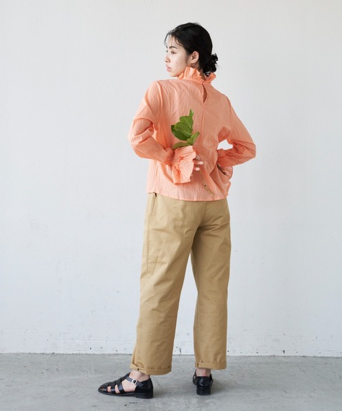 Libra Cue(リブラ キュー)の「”ベーシックチノパンツ” すっきりシルエットの定番チノボトム、トップスを選ばずオールシーズン着用可(チノパンツ・レディース・ベージュ/ネイビー・FREE)」の4枚目の写真