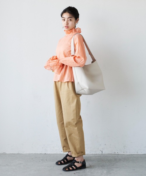 Libra Cue(リブラ キュー)の「”ベーシックチノパンツ” すっきりシルエットの定番チノボトム、トップスを選ばずオールシーズン着用可(チノパンツ・レディース・ベージュ/ネイビー・FREE)」の5枚目の写真