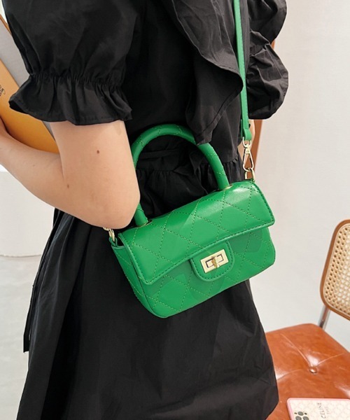 Pochi Pouch(ポチポーチ)の「Pochi Pouch/2way フェイクレザー キルティング ショルダーバッグ(ショルダーバッグ・レディース・ホワイト/ブラック/グリーン/ブルーパープル・FREE)」の1枚目の写真