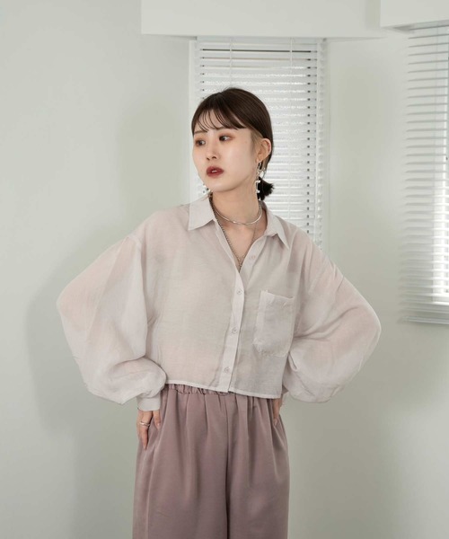 Amiur（エミレ）の「sheer cropped shirt（シャツ/ブラウス・レディース・グレイッシュベージュ/ホワイト/ブラック/ピンク・FREE）」の3枚目の写真
