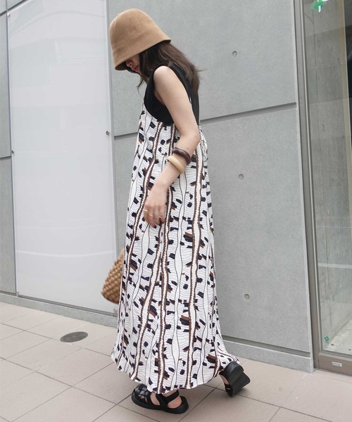 CORNERS（コーナーズ）の「マルチパターンバックリボンキャミワンピース（ワンピース・レディース・アイボリー/オレンジ/ブラック/ネイビー/ライトベージュ/ブルー・M）」の12枚目の写真