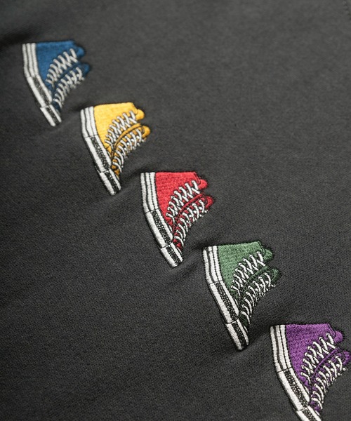CONVERSE（コンバース）の「【CONVERSE/コンバース】5シューズ刺繍 リンガー＆袖切替え スウェット/クルーネック トレーナー/ ビッグシルエット（スウェット・メンズ・チャコールグレー/アッシュグレー/ブラック/ブルー系その他/ネイビー/ベージュ/グリーン/クリーム・M/L/XL）」の16枚目の写真