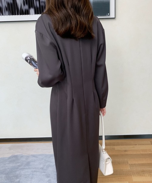 ECLIN（エクラン）の「ウエストタックキーネックワンピース（ワンピース・レディース・ブラック/ダークブラウン/ベージュ・S/M）」の16枚目の写真