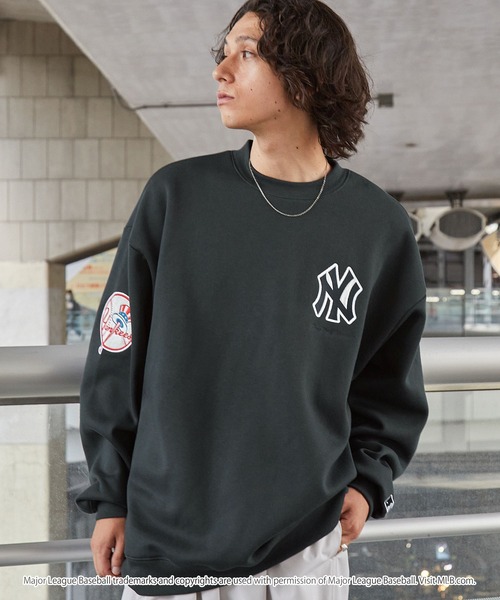 MONO-MART（モノマート）の「MLB/メジャーリーグベースボール 別注 ワッペン刺繍 ビッグシルエット裏起毛プルオーバースウェット（スウェット・レディース・ライトグレー/ダークネイビー/ブラック/アッシュグレー/ダークグリーン/ダークブラウン/チャコール/ブラック系その他/ネイビー系/グレイッシュベージュ/オフホワイト/スミクロ/ブラック系・M/L/S）」の21枚目の写真