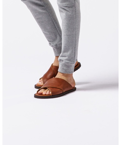 wjk ダブルジェイケイ レザーサンダル 2023SS wjk（ダヴルジェイケイ）の「leather cross strap sandal（サンダル