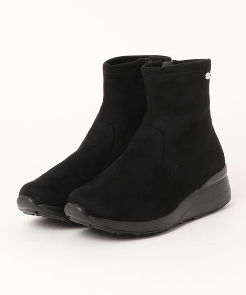 le coq sportif(ルコックスポルティフ)の「【レイン対応】ヒールアップショートブーツ(アンジェ II)(ブーツ・レディース・クリーム/ブラック系その他6/ブラック/ブラック系その他3/ブラウン・LL/L/M)」の4枚目の写真