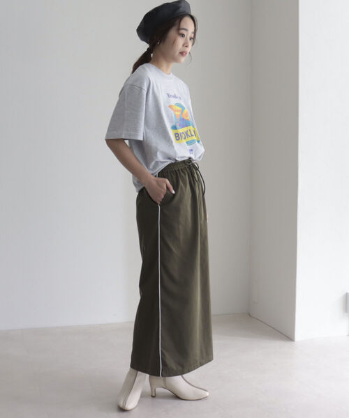 fredy emue（フレディエミュ）の「サイドラインイージースカート（スカート・レディース・ブラック/カーキ・38）」の14枚目の写真