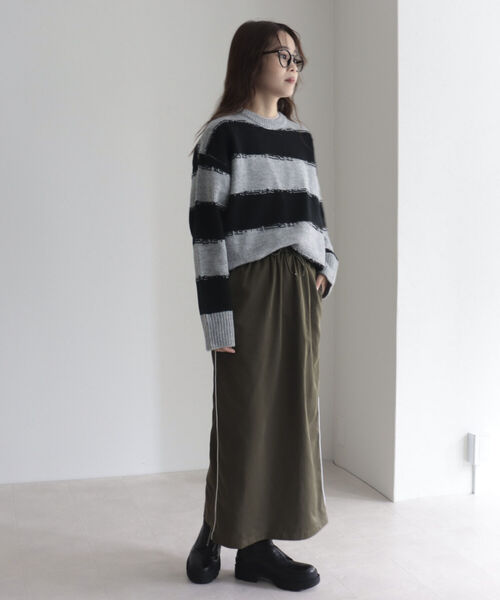 fredy emue（フレディエミュ）の「サイドラインイージースカート（スカート・レディース・ブラック/カーキ・38）」の20枚目の写真