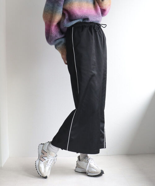 fredy emue（フレディエミュ）の「サイドラインイージースカート（スカート・レディース・ブラック/カーキ・38）」の3枚目の写真