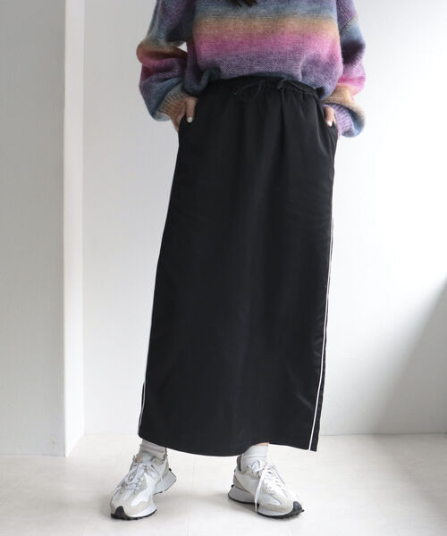 fredy emue（フレディエミュ）の「サイドラインイージースカート（スカート・レディース・ブラック/カーキ・38）」の4枚目の写真