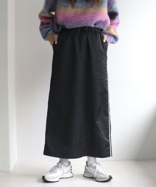 fredy emue（フレディエミュ）の「サイドラインイージースカート（スカート・レディース・ブラック/カーキ・38）」の5枚目の写真