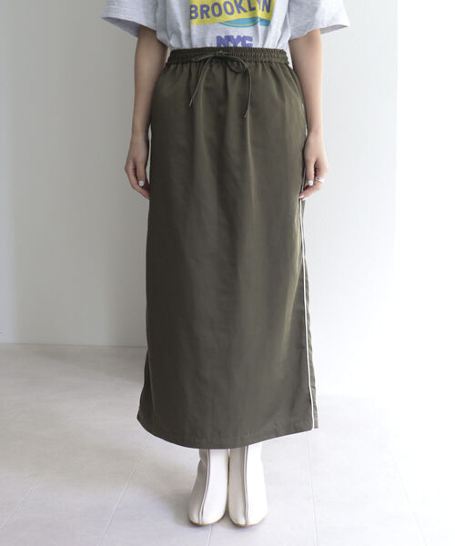 fredy emue（フレディエミュ）の「サイドラインイージースカート（スカート・レディース・ブラック/カーキ・38）」の6枚目の写真