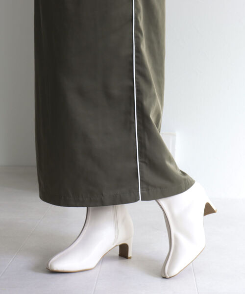 fredy emue（フレディエミュ）の「サイドラインイージースカート（スカート・レディース・ブラック/カーキ・38）」の11枚目の写真