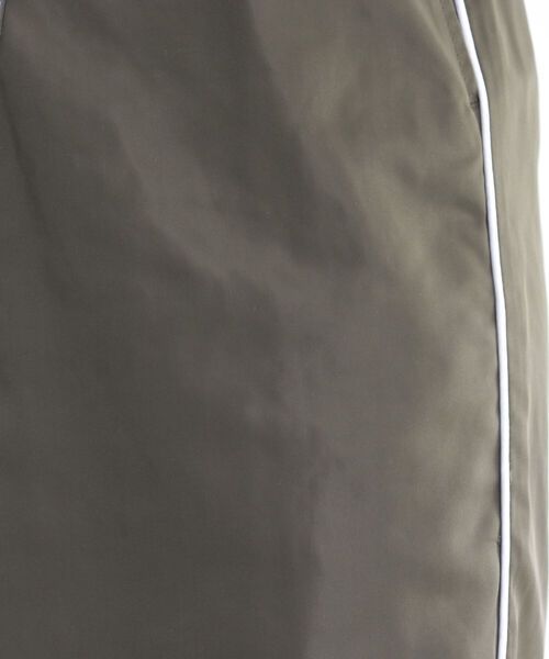 fredy emue（フレディエミュ）の「サイドラインイージースカート（スカート・レディース・ブラック/カーキ・38）」の12枚目の写真