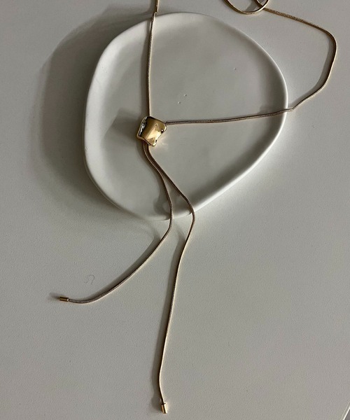 CAPRICIEUX LE'MAGE（カプリシューレマージュ）の「〈GOLDY/ゴールディ〉ループタイネックレス（ネックレス・レディース・シルバー/ゴールド・FREE）」の9枚目の写真