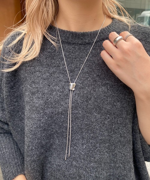 CAPRICIEUX LE'MAGE（カプリシューレマージュ）の「〈GOLDY/ゴールディ〉ループタイネックレス（ネックレス・レディース・シルバー/ゴールド・FREE）」の5枚目の写真
