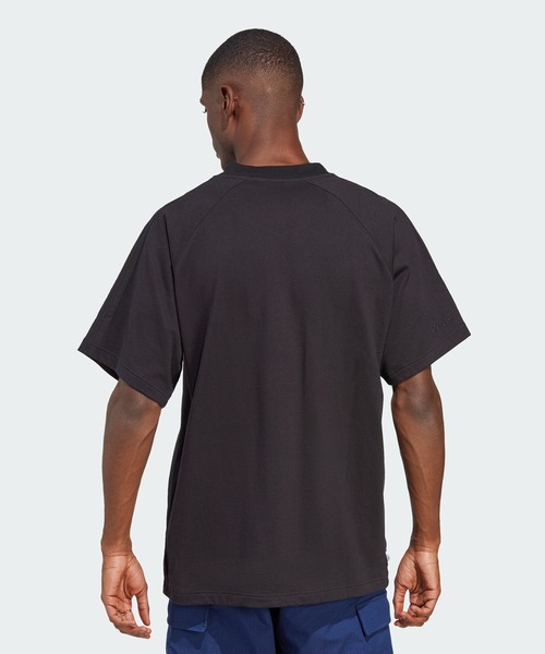 adidas(アディダス)の「BLUE VERSION エッセンシャルズ 半袖Tシャツ / アディダスオリジナルス(チューブトップ・メンズ・ベージュ/ブラック/レッド・SMALL/X-LARGE/XX-LARGE/LARGE/MEDIUM/X-SMALL)」の4枚目の写真