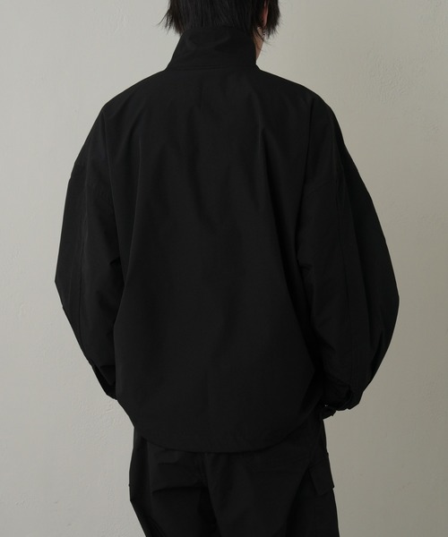 COLONY 2139（コロニートゥーワンスリーナイン）の「ストレッチスタンドブルゾン（ブルゾン・メンズ・オリーブ/ブラック・MEDIUM/LARGE）」の7枚目の写真