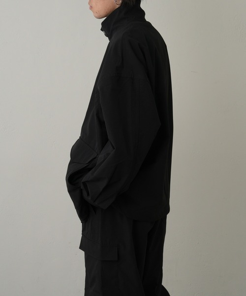 COLONY 2139（コロニートゥーワンスリーナイン）の「ストレッチスタンドブルゾン（ブルゾン・メンズ・オリーブ/ブラック・MEDIUM/LARGE）」の16枚目の写真