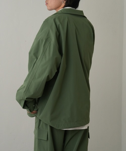 COLONY 2139（コロニートゥーワンスリーナイン）の「ストレッチスタンドブルゾン（ブルゾン・メンズ・オリーブ/ブラック・MEDIUM/LARGE）」の17枚目の写真