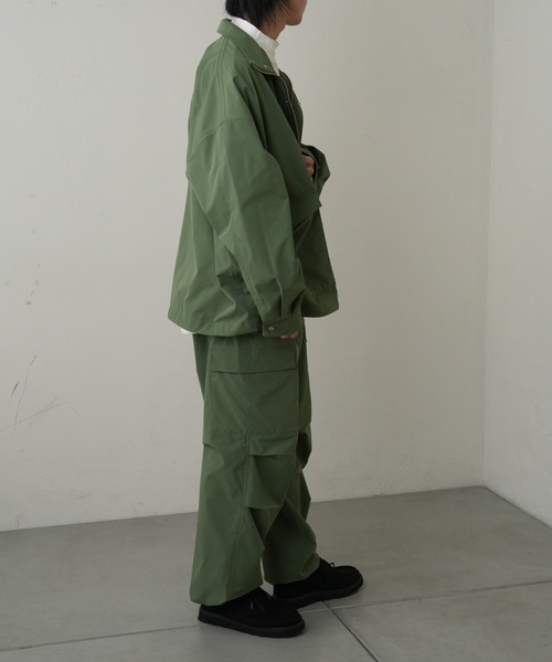 COLONY 2139（コロニートゥーワンスリーナイン）の「ストレッチスタンドブルゾン（ブルゾン・メンズ・オリーブ/ブラック・MEDIUM/LARGE）」の9枚目の写真