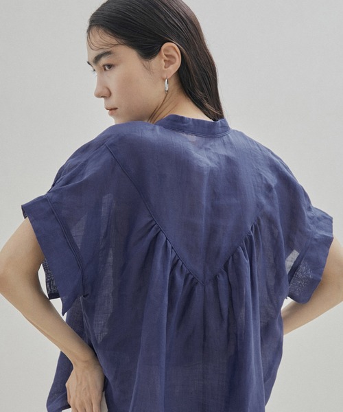 SALON adam et rope'（サロン アダム エ ロペ）の「【WEB限定】麻フレンチスリーブスタンドカラーブラウス（シャツ/ブラウス・レディース・イエロー系その他/ブラック/オフホワイト/ブルー/ピンク・FREE）」の4枚目の写真