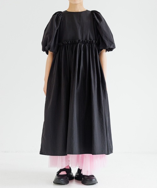 LOWRYS FARM（ローリーズファーム）の「ＢＩＧパフワンピース　909299（ワンピース・キッズ・ブラック/ベージュ/ピンク・150cm/160cm）」の2枚目の写真