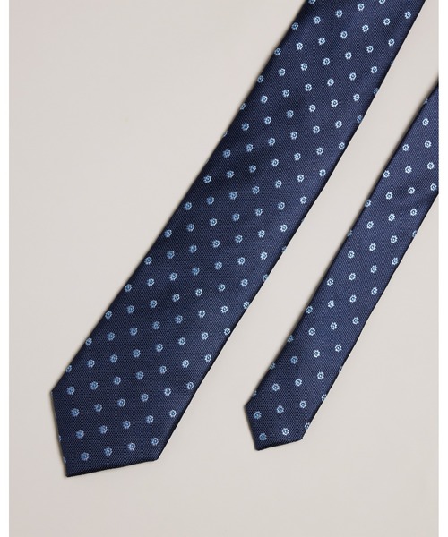 Ted Baker（テッドベーカー）の「ULYSES シルクネクタイ(ディスティーフローラル)（ネクタイ・メンズ・ネイビー・O/S）」の2枚目の写真