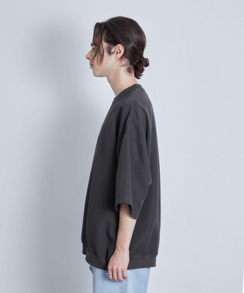 JUNRED（ジュンレッド）の「スムースタッチオーバーサイズプルオーバー（Tシャツ/カットソー・メンズ・チャコールグレー/ブルー/ライトグレー/スミクロ・L/M/S）」の5枚目の写真