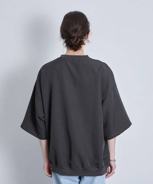 JUNRED（ジュンレッド）の「スムースタッチオーバーサイズプルオーバー（Tシャツ/カットソー・メンズ・チャコールグレー/ブルー/ライトグレー/スミクロ・L/M/S）」の6枚目の写真