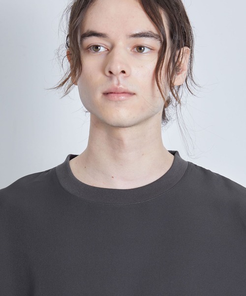 JUNRED（ジュンレッド）の「スムースタッチオーバーサイズプルオーバー（Tシャツ/カットソー・メンズ・チャコールグレー/ブルー/ライトグレー/スミクロ・L/M/S）」の7枚目の写真