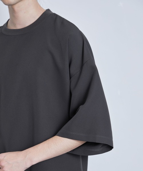 JUNRED（ジュンレッド）の「スムースタッチオーバーサイズプルオーバー（Tシャツ/カットソー・メンズ・チャコールグレー/ブルー/ライトグレー/スミクロ・L/M/S）」の8枚目の写真