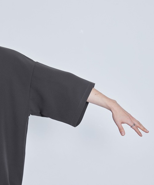 JUNRED（ジュンレッド）の「スムースタッチオーバーサイズプルオーバー（Tシャツ/カットソー・メンズ・チャコールグレー/ブルー/ライトグレー/スミクロ・L/M/S）」の9枚目の写真