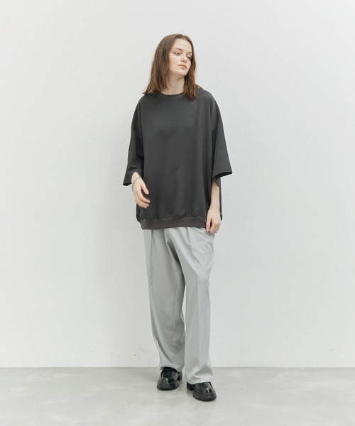 JUNRED（ジュンレッド）の「スムースタッチオーバーサイズプルオーバー（Tシャツ/カットソー・メンズ・チャコールグレー/ブルー/ライトグレー/スミクロ・L/M/S）」の19枚目の写真