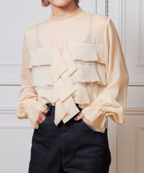 IENA LA BOUCLEイエナラブークル人気ジョーゼットケープフリルブラウス IENA LA BOUCLE（イエナラブークル）の「IENA LA BOUCLE ジョーゼット