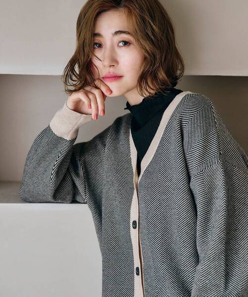 grove（グローブ）の「◆1枚で華やか見え トラッドジャカードカーディガン（カーディガン/ボレロ・レディース・アイボリー/ブラック/ダークグリーン/グレー系1/ブラック系1/ベージュ系4・01/02/03/04/05）」の5枚目の写真