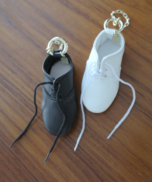 SLOBE IENA（スローブイエナ）の「《追加》SLOBE レースアップシューズキーホルダー（キーホルダー・レディース・ブラック/ホワイト・FREE）」の3枚目の写真