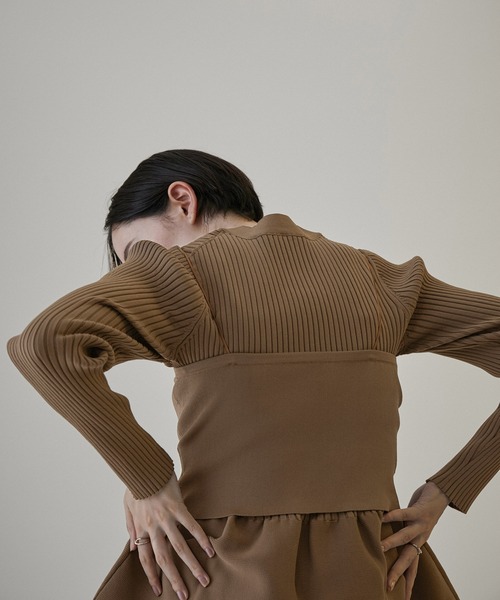 SALON adam et rope'（サロン アダム エ ロペ）の「【雑誌掲載】リブニットビスチェ【セットアップ対応・洗える】（チューブトップ・レディース・ブラック/ライトグレー/キャメル・FREE）」の16枚目の写真