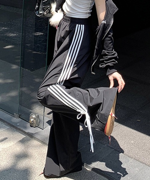 HALEY PESCA(ヘーリーペスカ)の「HALEY PESCA/ルーズデザイン リボン付きトラックパンツ(スウェットパンツ・レディース・ブラック・SMALL/MEDIUM/LARGE)」の2枚目の写真