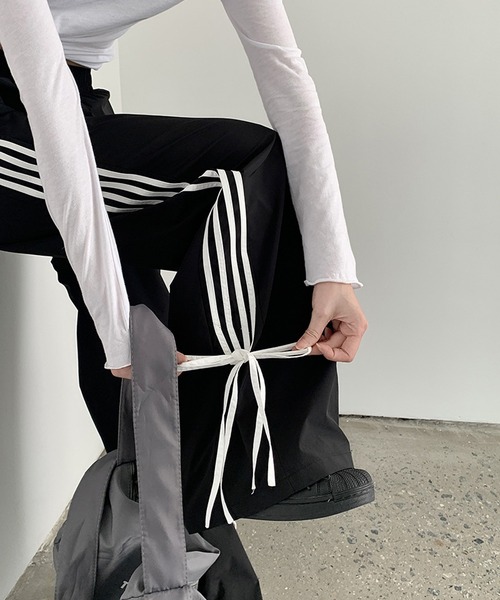 HALEY PESCA(ヘーリーペスカ)の「HALEY PESCA/ルーズデザイン リボン付きトラックパンツ(スウェットパンツ・レディース・ブラック・SMALL/MEDIUM/LARGE)」の4枚目の写真