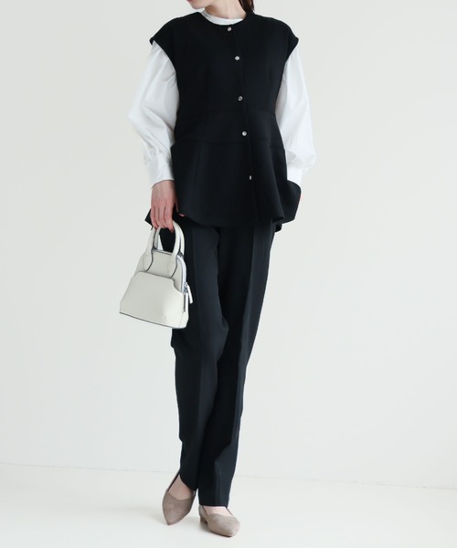 VIVIAN(ヴィヴィアン)の「ポインテッドトゥVカット切り替えデザインフラットパンプス(パンプス・レディース・ブラック/ベージュ/プラチナム/グレー系その他7/ゴールド・S/M/L/LL)」の19枚目の写真