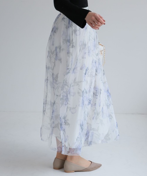 VIVIAN(ヴィヴィアン)の「ポインテッドトゥVカット切り替えデザインフラットパンプス(パンプス・レディース・ブラック/ベージュ/プラチナム/グレー系その他7/ゴールド・S/M/L/LL)」の9枚目の写真