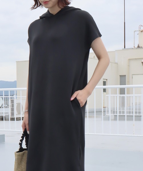 libelle more(リベル モア)の「薄手ポンチ フードワンピース(ワンピース・レディース・カーキ/グレイッシュベージュ/ブルー/ブラック・M)」の7枚目の写真