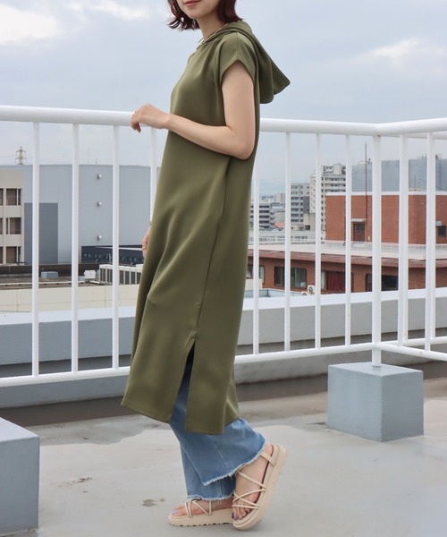 libelle more(リベル モア)の「薄手ポンチ フードワンピース(ワンピース・レディース・カーキ/グレイッシュベージュ/ブルー/ブラック・M)」の17枚目の写真