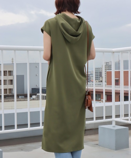 libelle more(リベル モア)の「薄手ポンチ フードワンピース(ワンピース・レディース・カーキ/グレイッシュベージュ/ブルー/ブラック・M)」の20枚目の写真