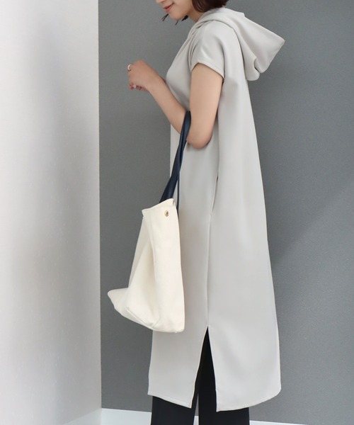 libelle more(リベル モア)の「薄手ポンチ フードワンピース(ワンピース・レディース・カーキ/グレイッシュベージュ/ブルー/ブラック・M)」の12枚目の写真