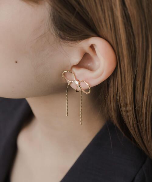 SMELLY(スメリー)の「チェーンリボンイヤリング(イヤリング・レディース・シルバー/ゴールド・-)」の4枚目の写真