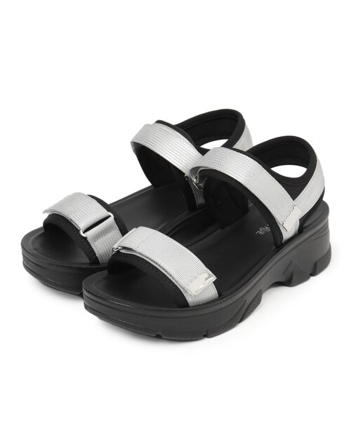 SHOO・LA・RUE（シューラルー）の「◆大人のテープ使い 疲れにくいスポーツサンダル（サンダル・レディース・ブラック/シルバー/シルバー系・45/35）」の3枚目の写真